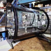 Neumärker Kühlvitrine "Vela" Ausführung mit Luftbefeuchtung. Perfekt für Schokolade und Patisserieprodukte B-Ware