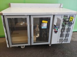 Mastro Kühltisch mit 2 Glastüren Edelstahl 550L...