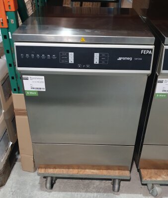SMEG Frischwasserspülmaschine mit Enthärter Ablaufpumpe Reinigerdosierer Klarspüldosierer 7kW 400V 600x600x850mm B-Ware