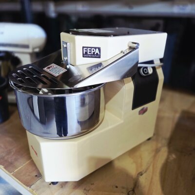Neumärker Teigknetmaschine 5 C 7 Liter / 4 kg 230V B-Ware