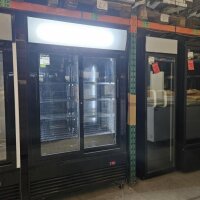 Getränkekühlschrank mit Schiebetüren...