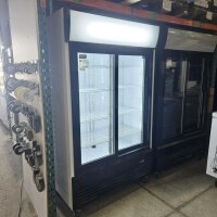 Flaschenkühlschrank mit Schiebetüren schwarz...