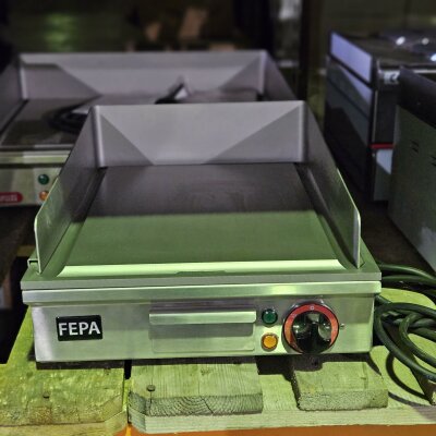 Neumärker Teppanyaki-Platte Auftischgerät 2,7 kW 230V B-Ware